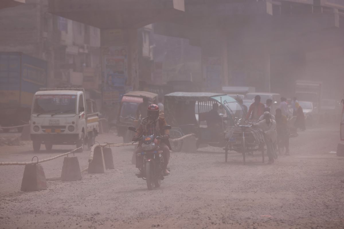 Vehicles are moving on a dusty road as air pollution worsens during winters in Tongi area of Gazipur, Bangladesh, February 3, 2022. REUTERS/Mohammad Ponir Hossain