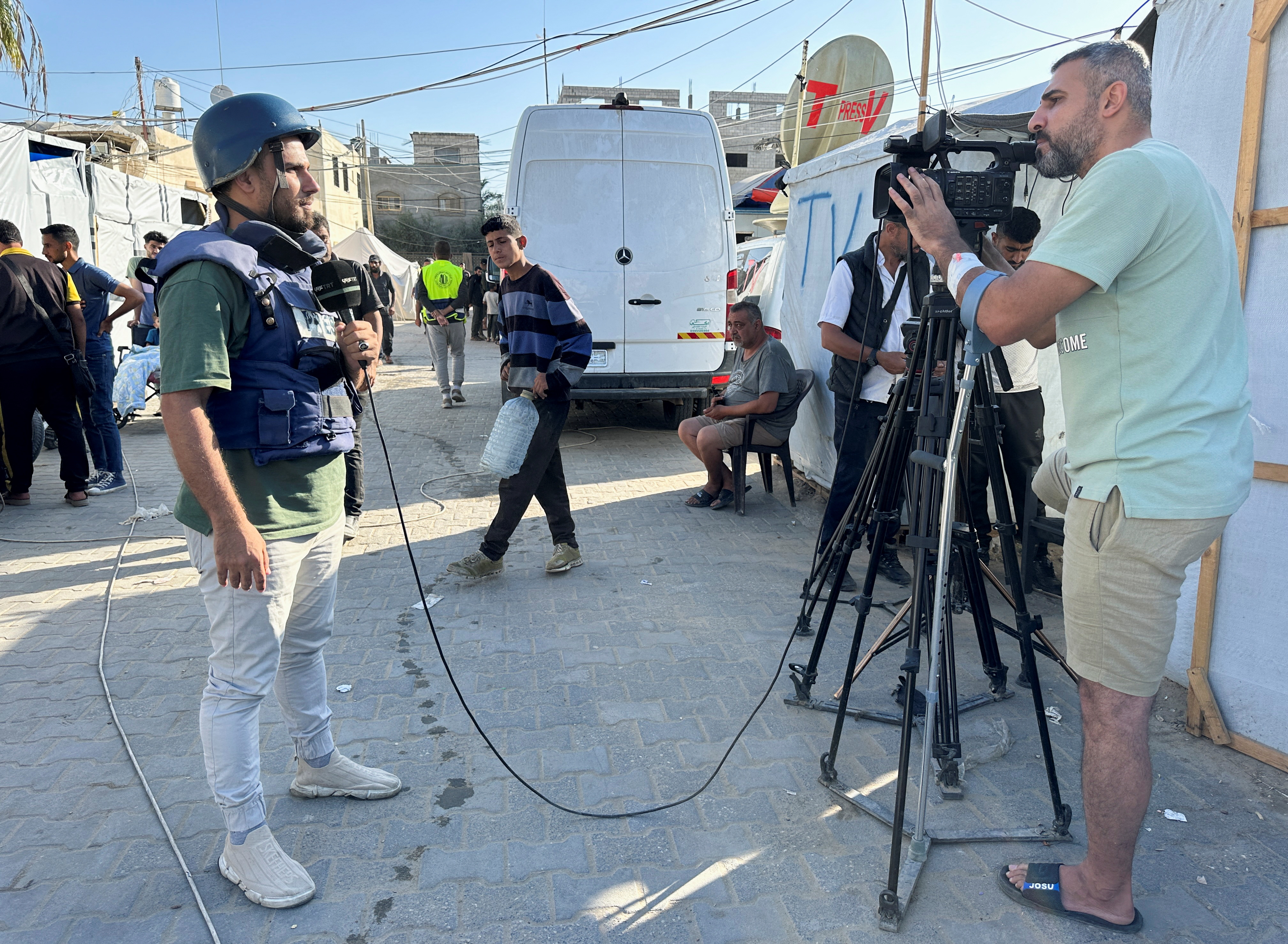 A Palestinian Journalist covers events amid the ongoing conflict between Israel and Hamas, in Deir Al-Balah in central Gaza Strip May 13, 2024. REUTERS/Doaa Rouqa