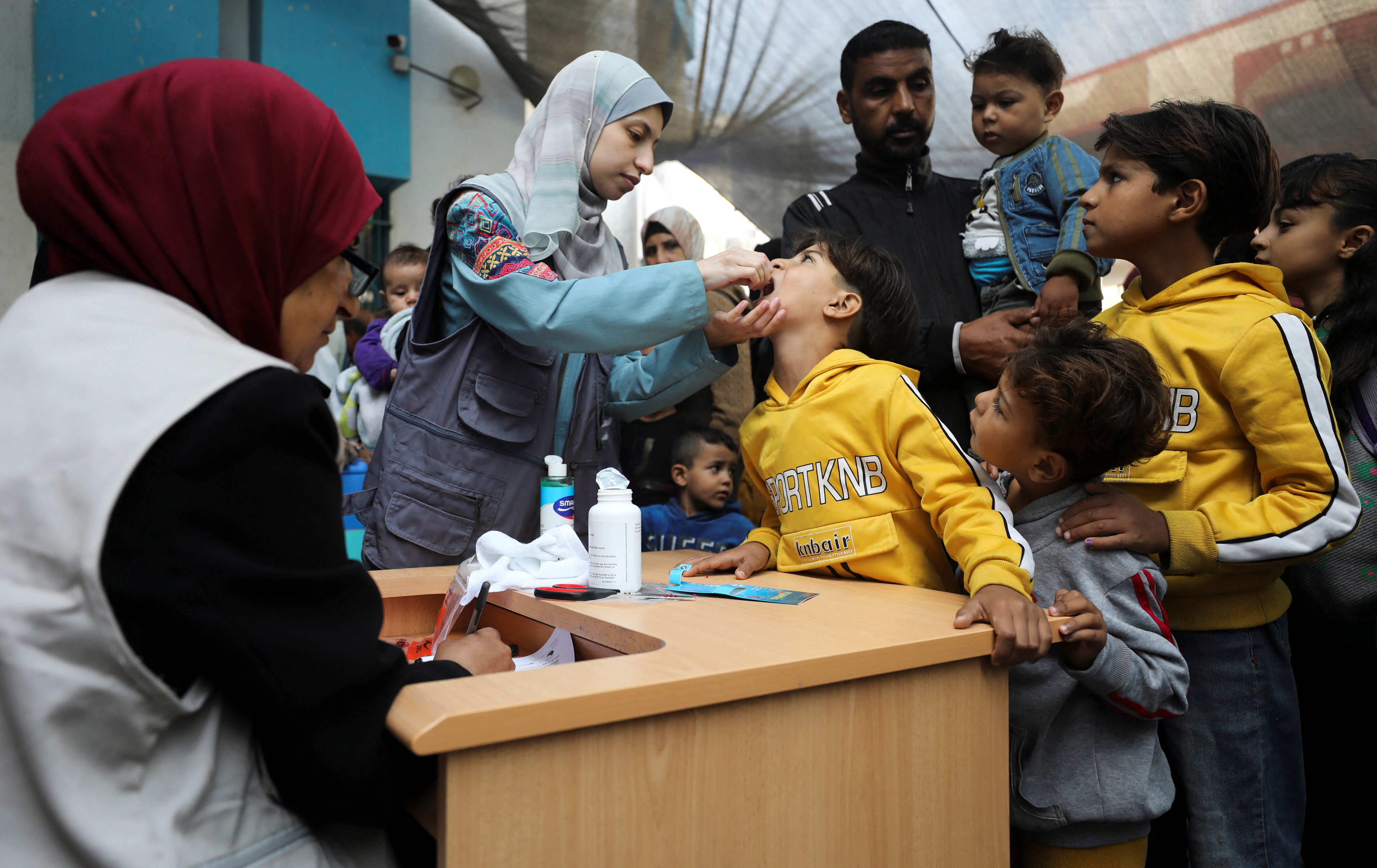 Palestinian children are vaccinated against polio during the second round of a vaccination campaign, amid the Israel-Hamas conflict, in Gaza City, November 2, 2024. REUTERS/Dawoud Abu Alkas