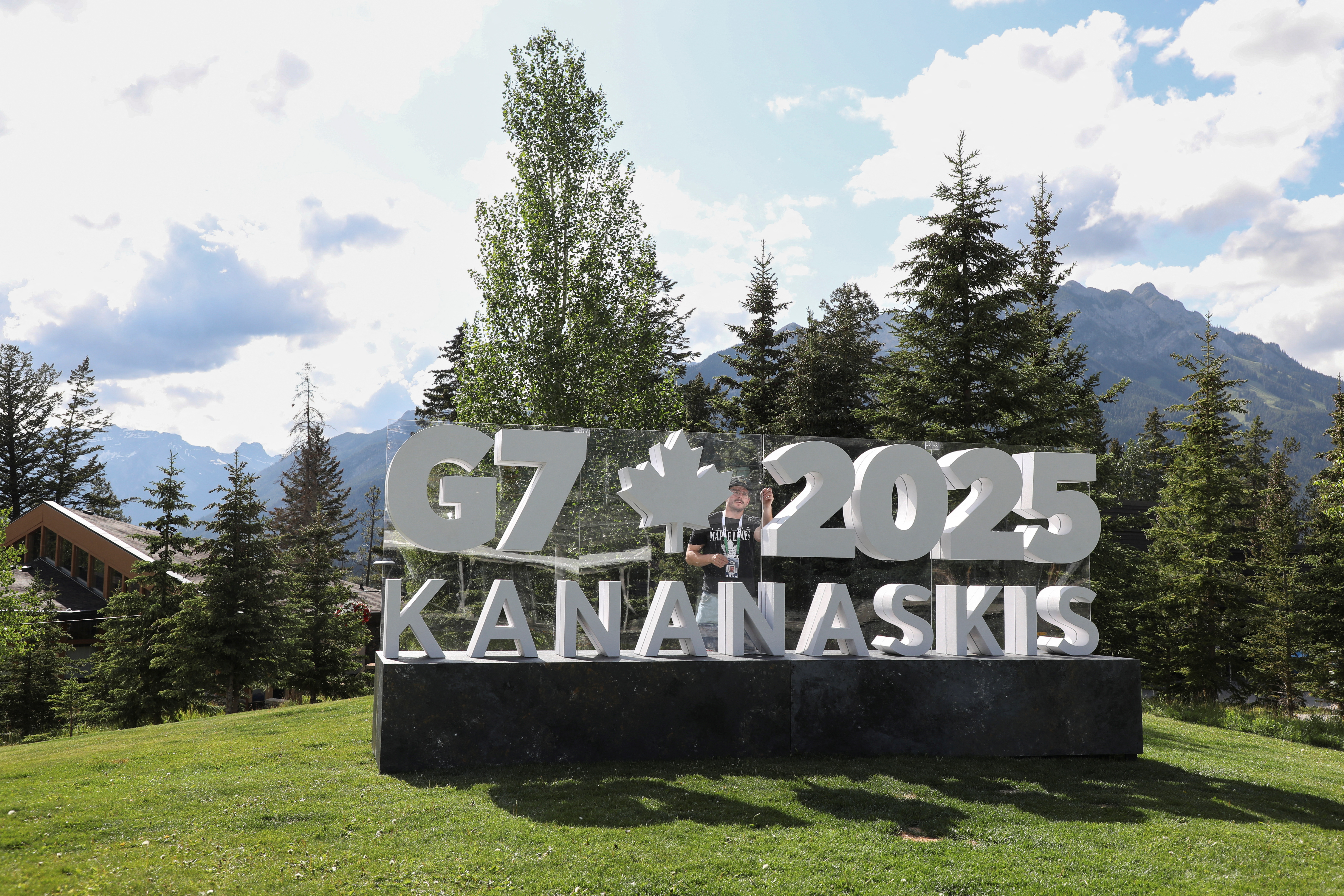 A worker prepares a sign ahead of the G7 summit at a satellite location in Banff, Alberta, Canada, June 14, 2025. REUTERS/Amber Bracken