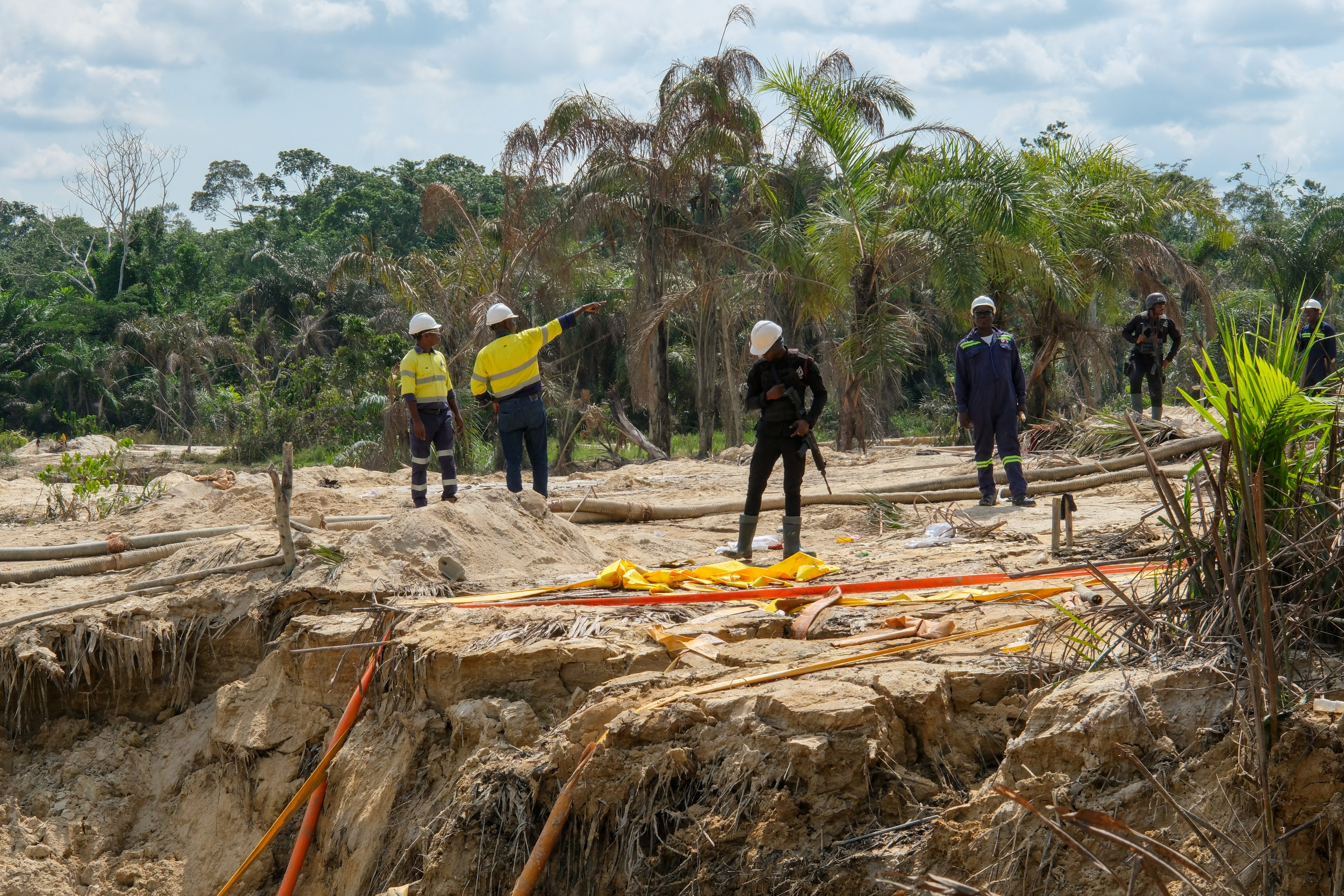 Anti-illegal mining taskforce personnel respond to a concession breach at the Gold Fields Mine in Tarkwa, Ghana, April 10, 2025. REUTERS/Francis Kokoroko