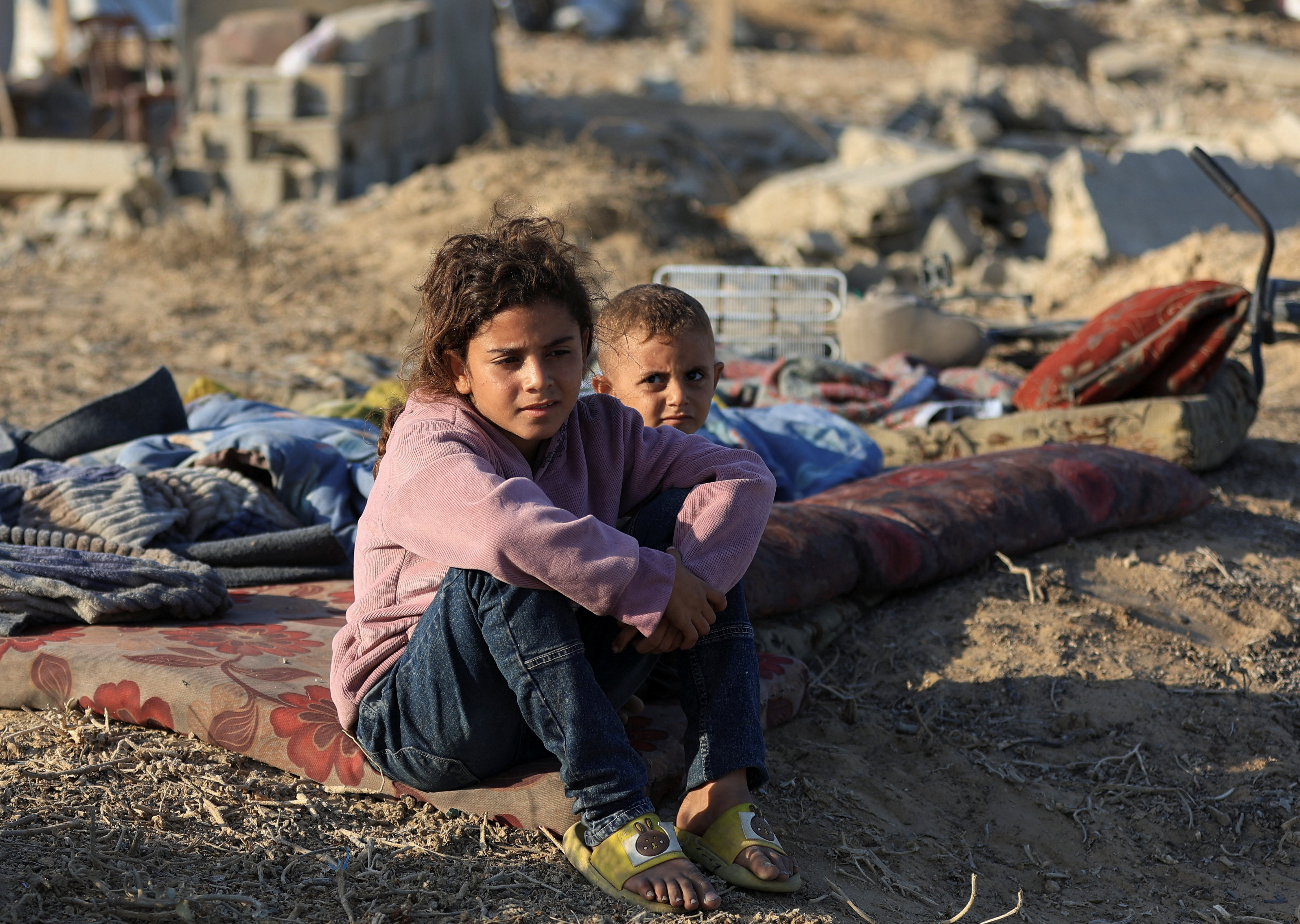 Displaced Palestinian children sit on a mat in the central Gaza Strip, September 26, 2025. REUTERS/Dawoud Abu Alkas